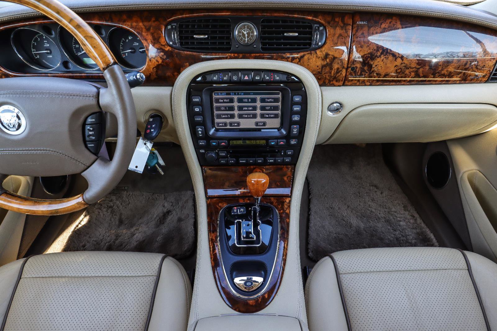 Used 2008 Jaguar XJ8 L image 24