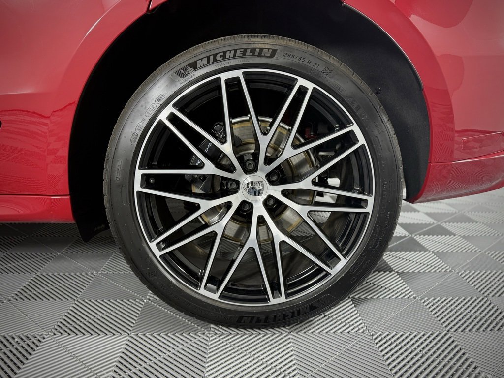 Certified 2024 Porsche Macan image 16