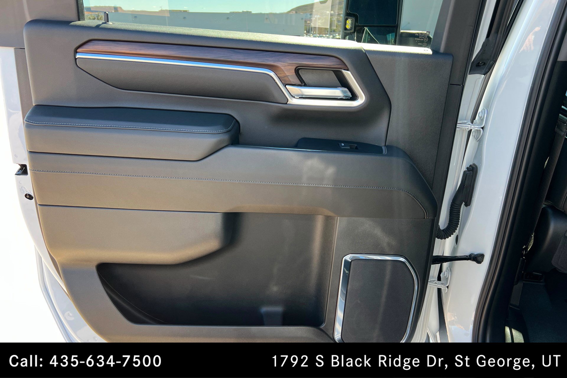 Used 2024 GMC Sierra 2500 SLT w/ SLT Premium Package image 18