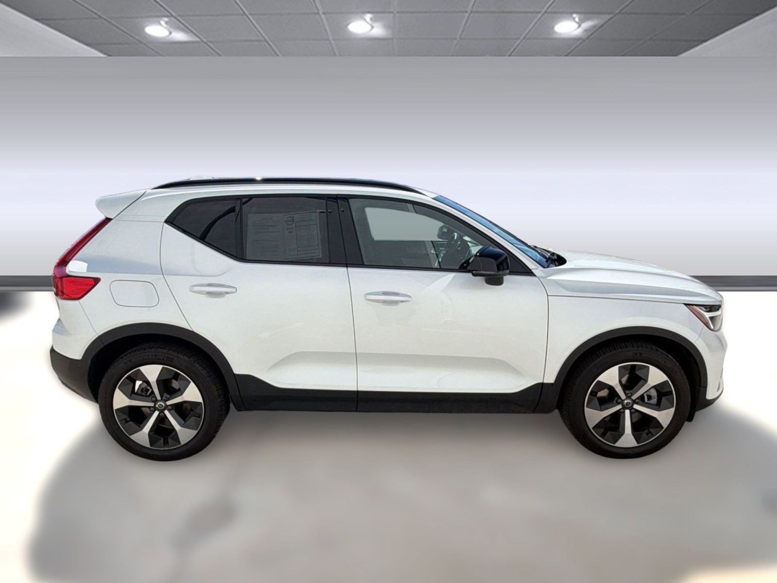 Certified 2023 Volvo XC40 B5 Plus w/ Protection Package Premier image 8