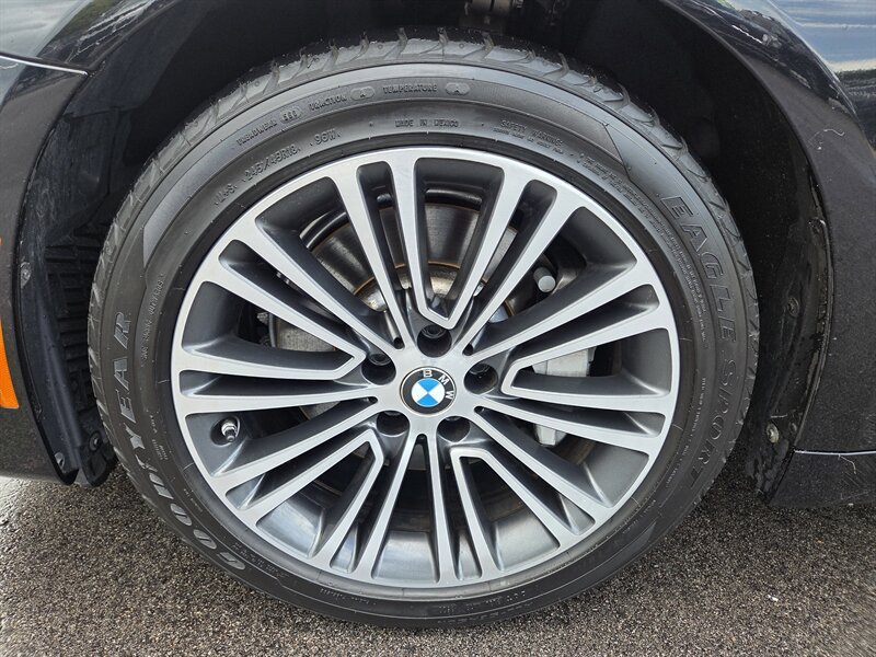 Used 2020 BMW 530i xDrive w/ Convenience Package AWD/4WD image 9