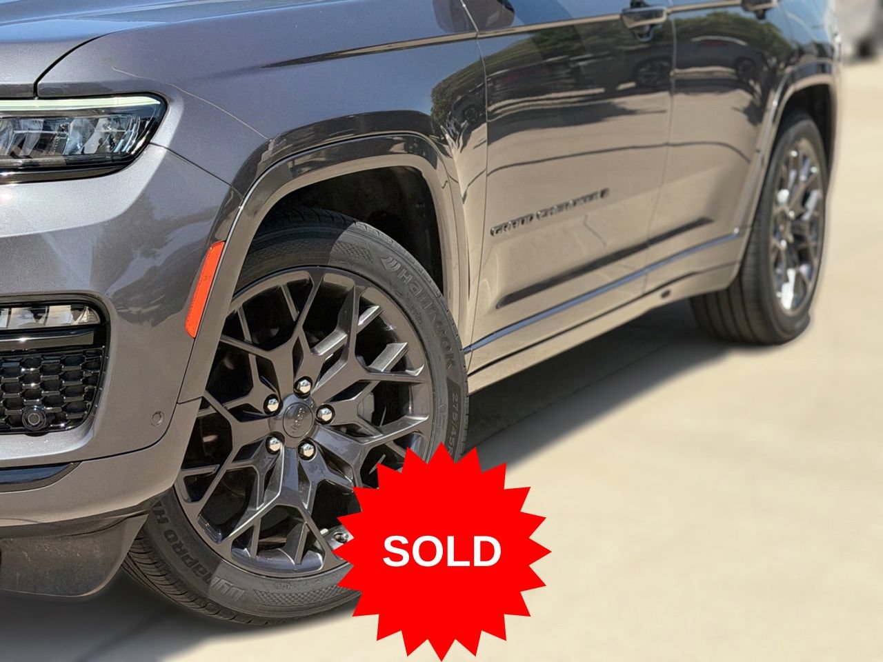 Used 2025 Jeep Grand Cherokee Summit w/ Obsidian Package AWD/4WD image 9