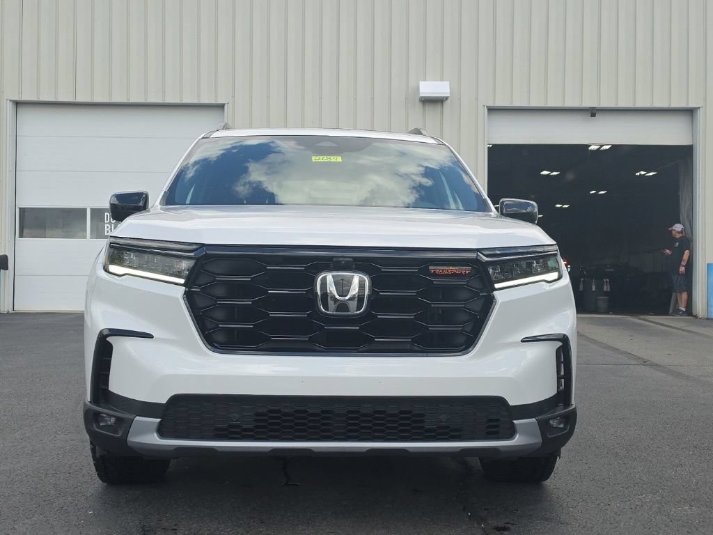 Certified 2023 Honda Pilot TrailSport image 2