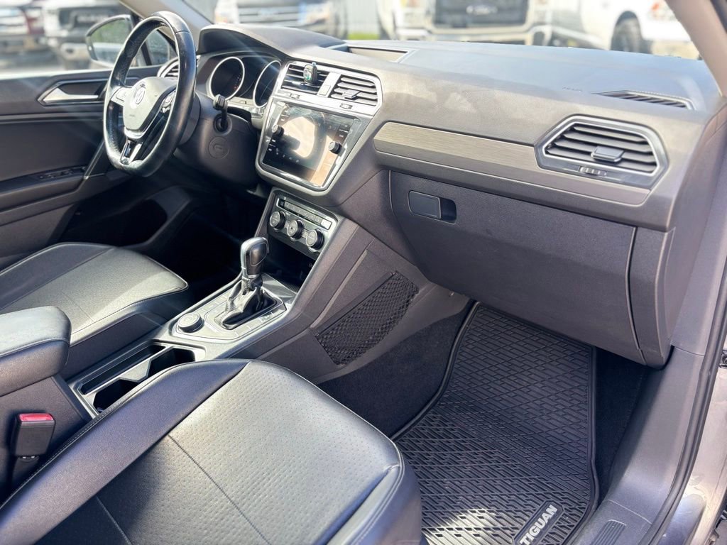 Used 2018 Volkswagen Tiguan SE w/ Panoramic Sunroof Package AWD/4WD image 13