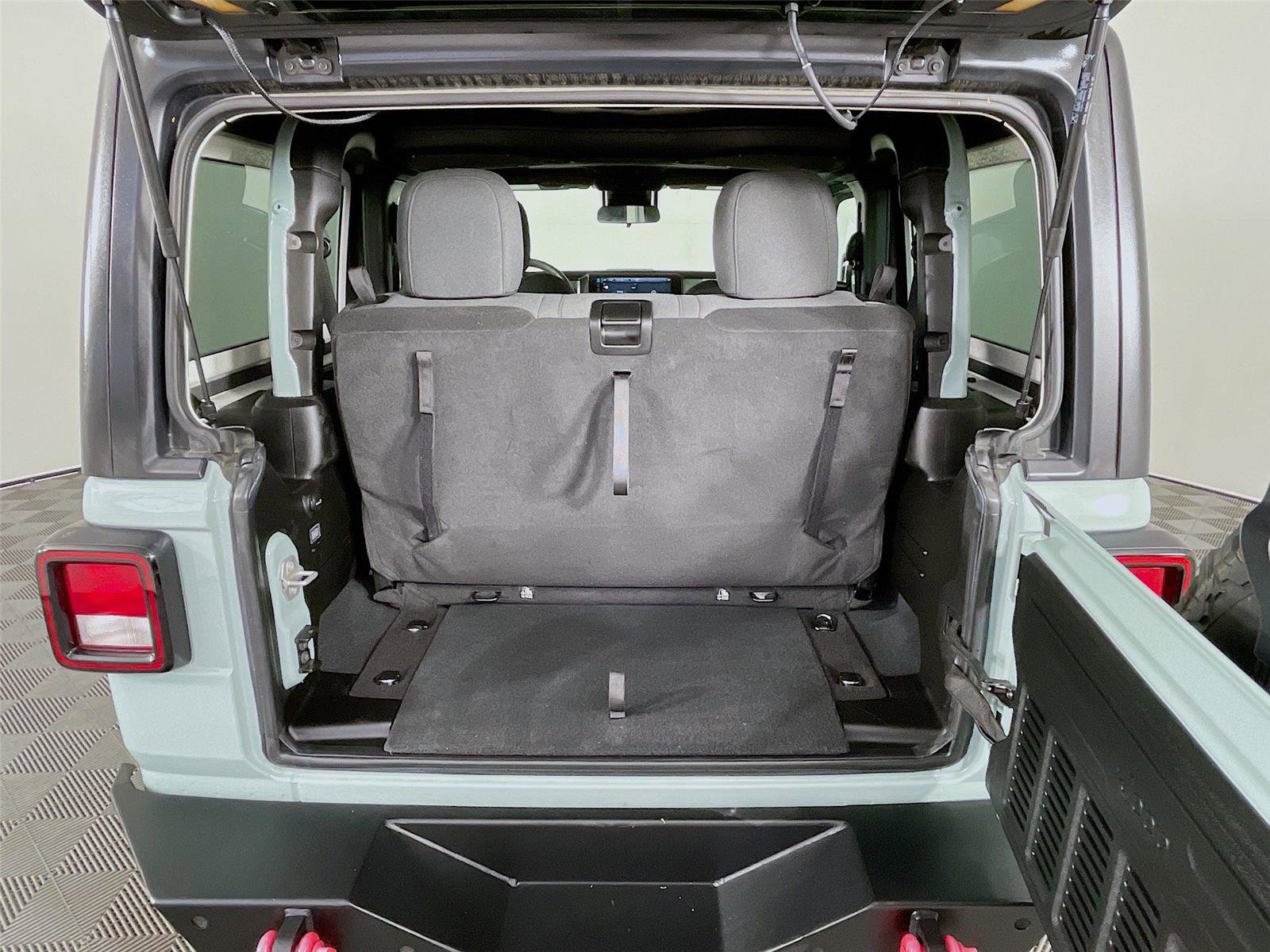 Used 2024 Jeep Wrangler Sport S image 28