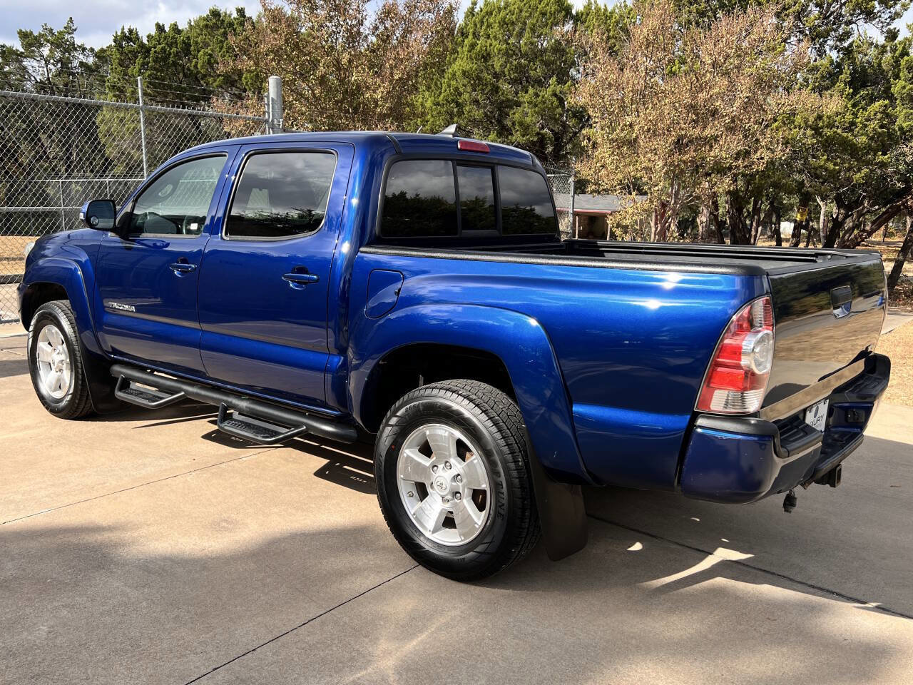 Used 2014 Toyota Tacoma PreRunner w/ TRD Sport Package image 8