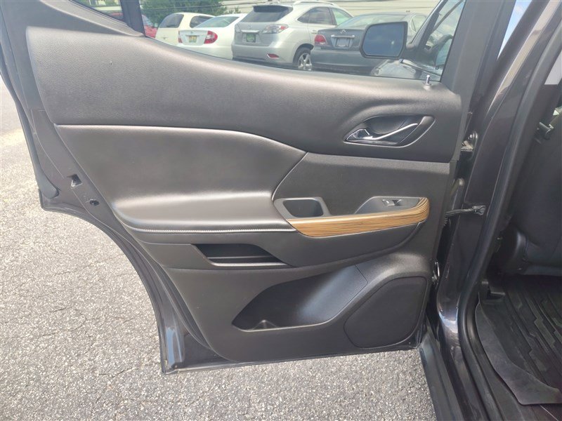 Used 2018 GMC Acadia SLE w/ Driver Alert Package I image 19