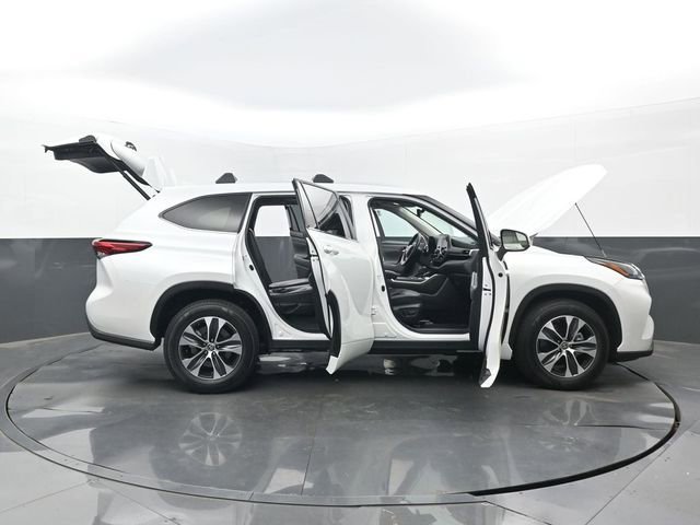 Used 2022 Toyota Highlander XLE image 35