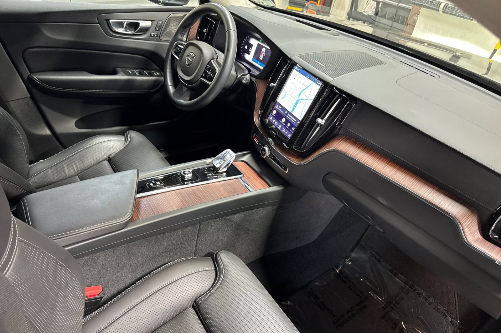 Certified 2023 Volvo XC60 B6 Ultimate w/ Protection Package Premier AWD/4WD image 19