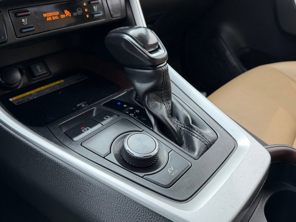 Used 2020 Toyota RAV4 Limited image 8