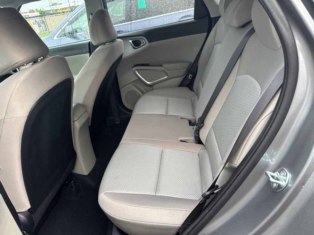 Used 2025 Kia Soul LX w/ LX Technology Package FWD image 10