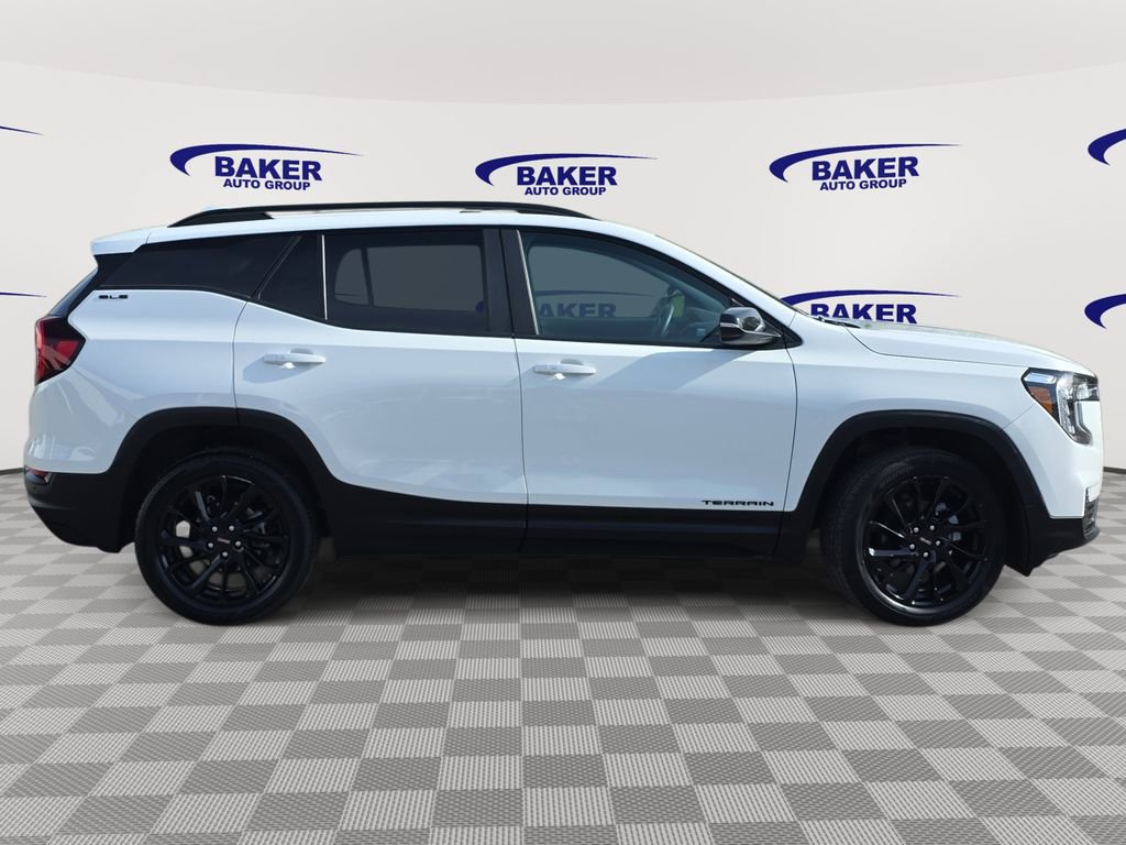 Used 2024 GMC Terrain SLE w/ Driver Convenience Package AWD/4WD image 4