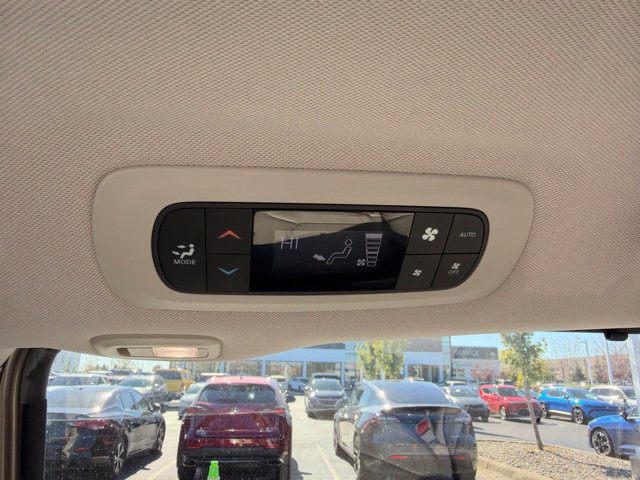 Used 2017 Chrysler Pacifica Limited w/ Advanced Safetytec Group FWD image 30