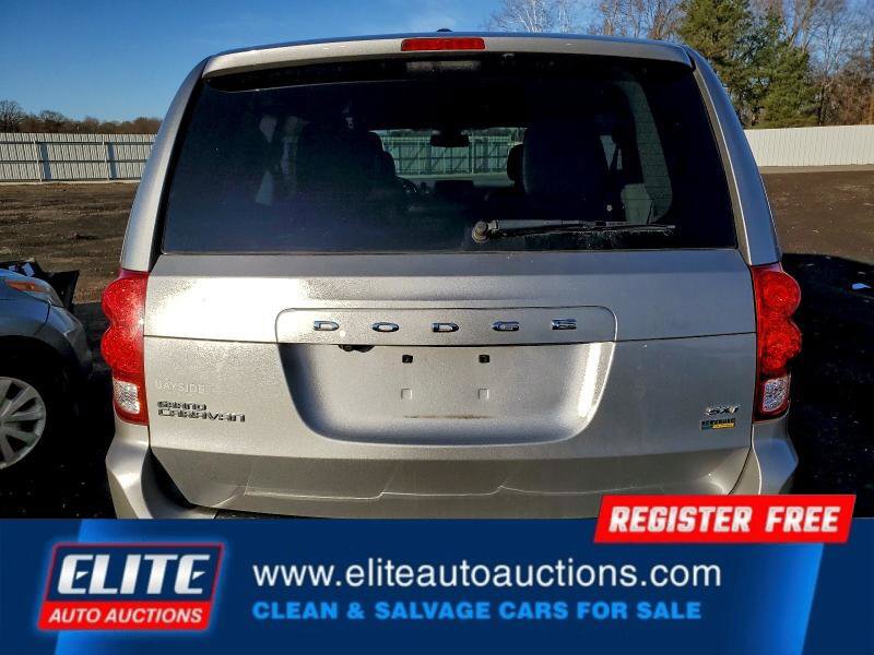 Used 2019 Dodge Grand Caravan SXT image 12