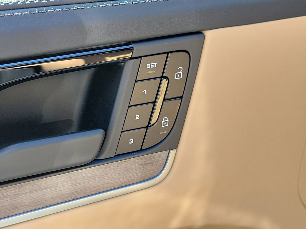 New 2026 Porsche Cayenne image 25