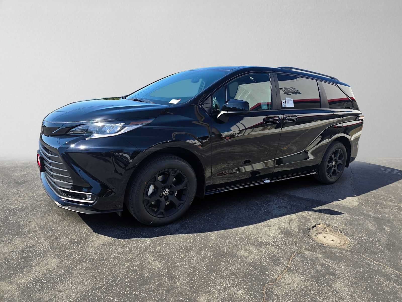 New 2026 Toyota Sienna XLE Woodland Edition AWD/4WD image 7