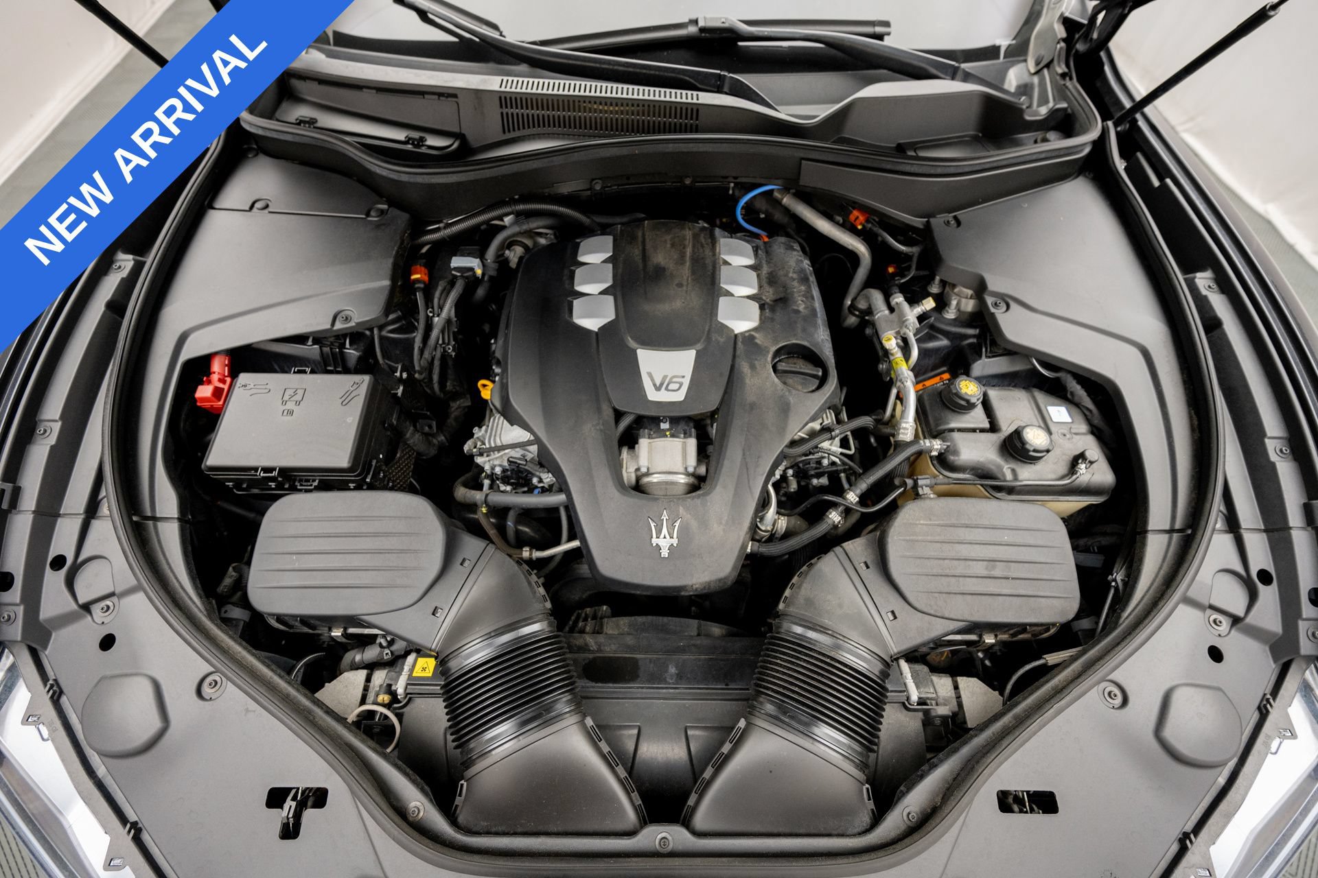 Used 2022 Maserati Levante GT AWD/4WD image 40