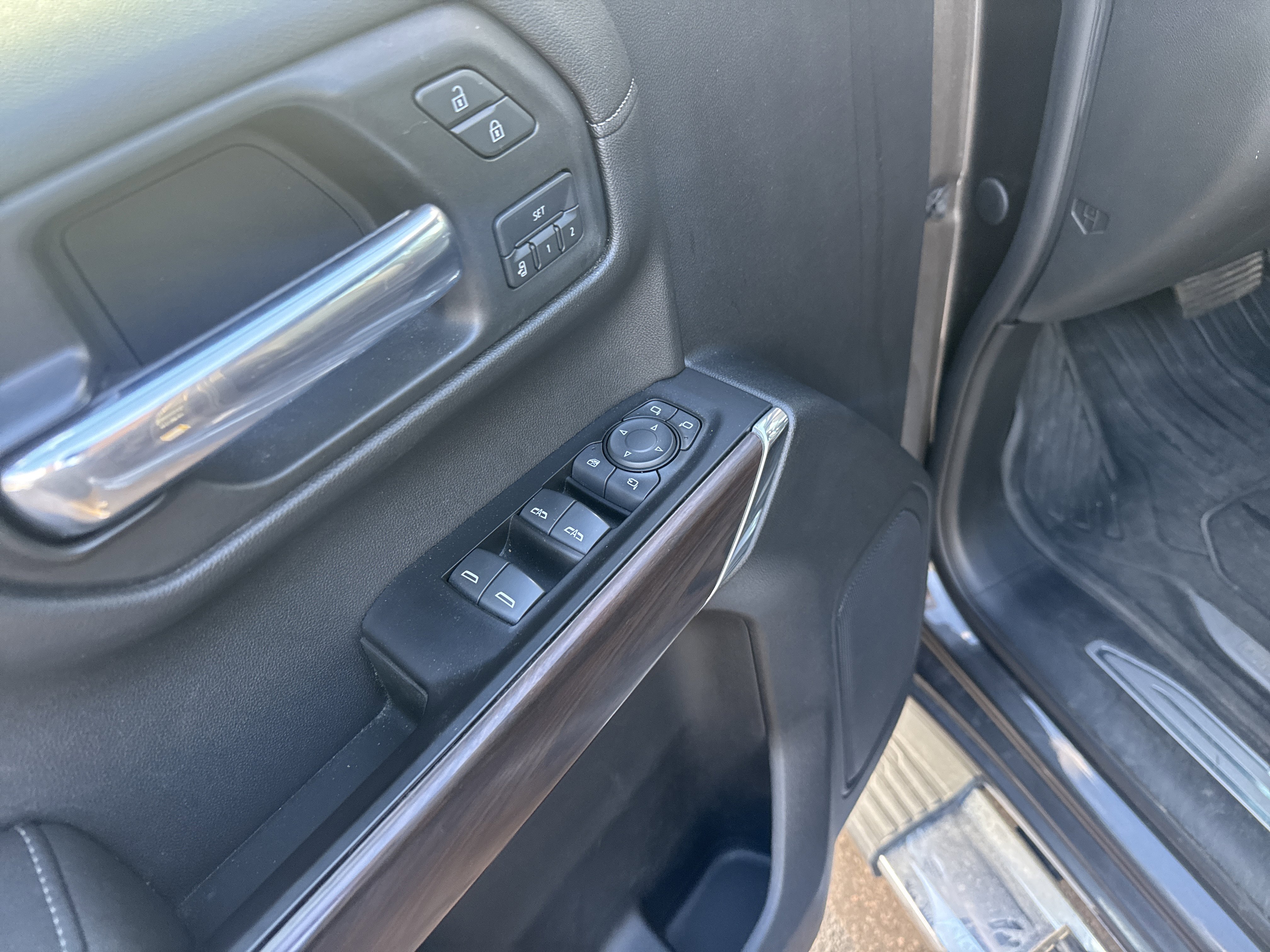 Used 2019 GMC Sierra 1500 SLT w/ SLT Premium Package image 16