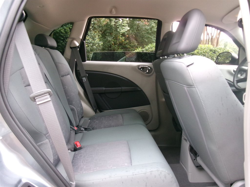 Used 2009 Chrysler PT Cruiser FWD image 18