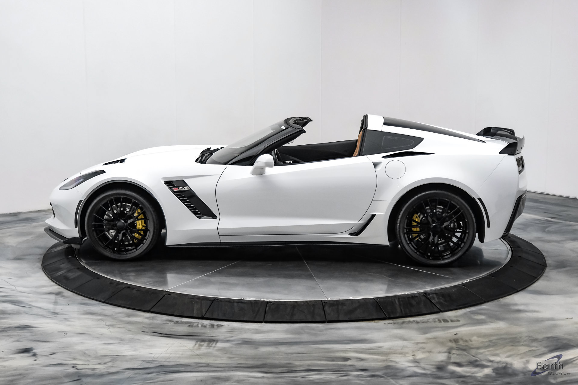 Used 2016 Chevrolet Corvette Z06 w/ 2LZ Preferred Equipment Group RWD image 8
