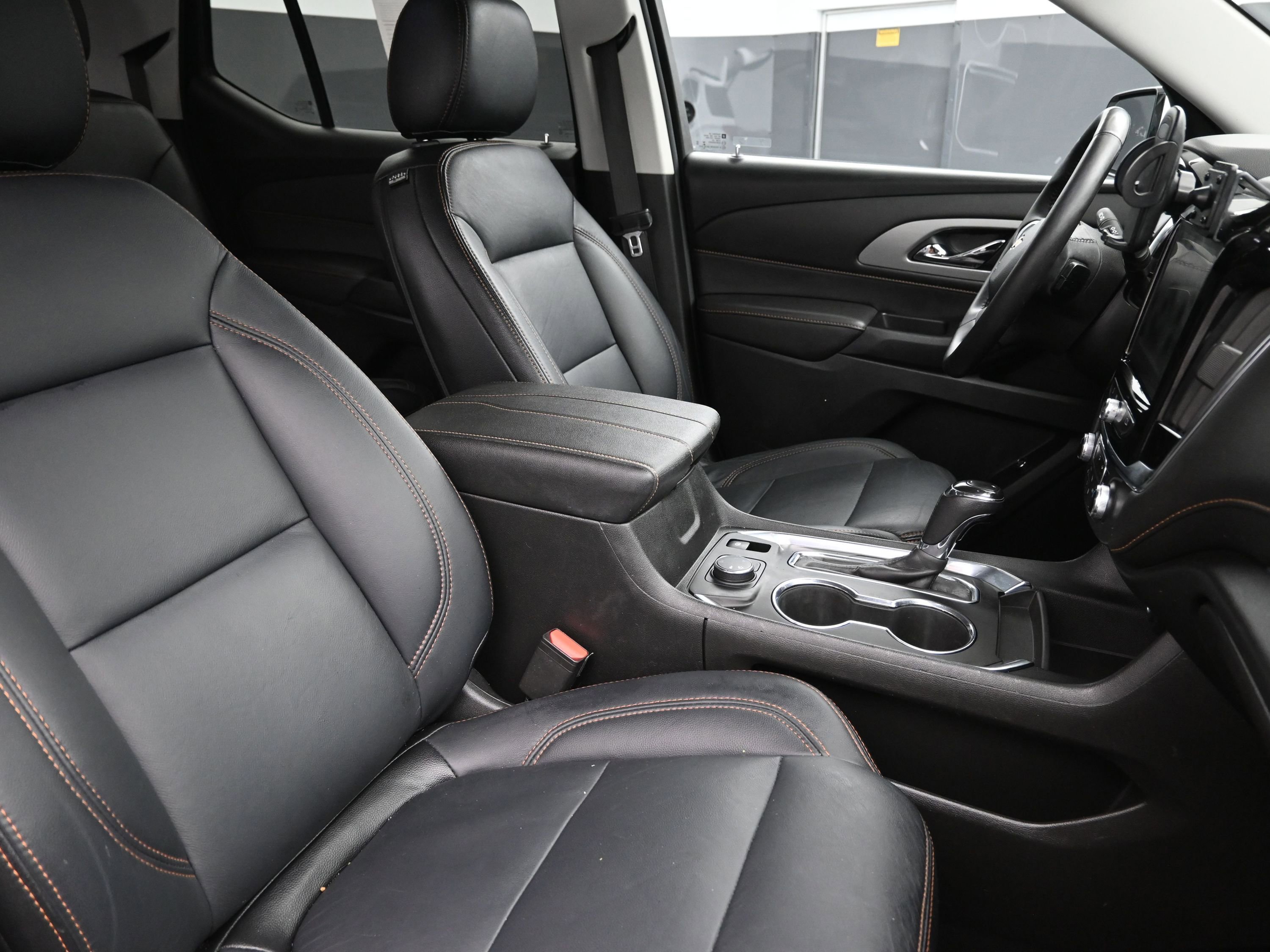 Used 2020 Chevrolet Traverse LT w/ Driver Confidence II Package AWD/4WD image 28