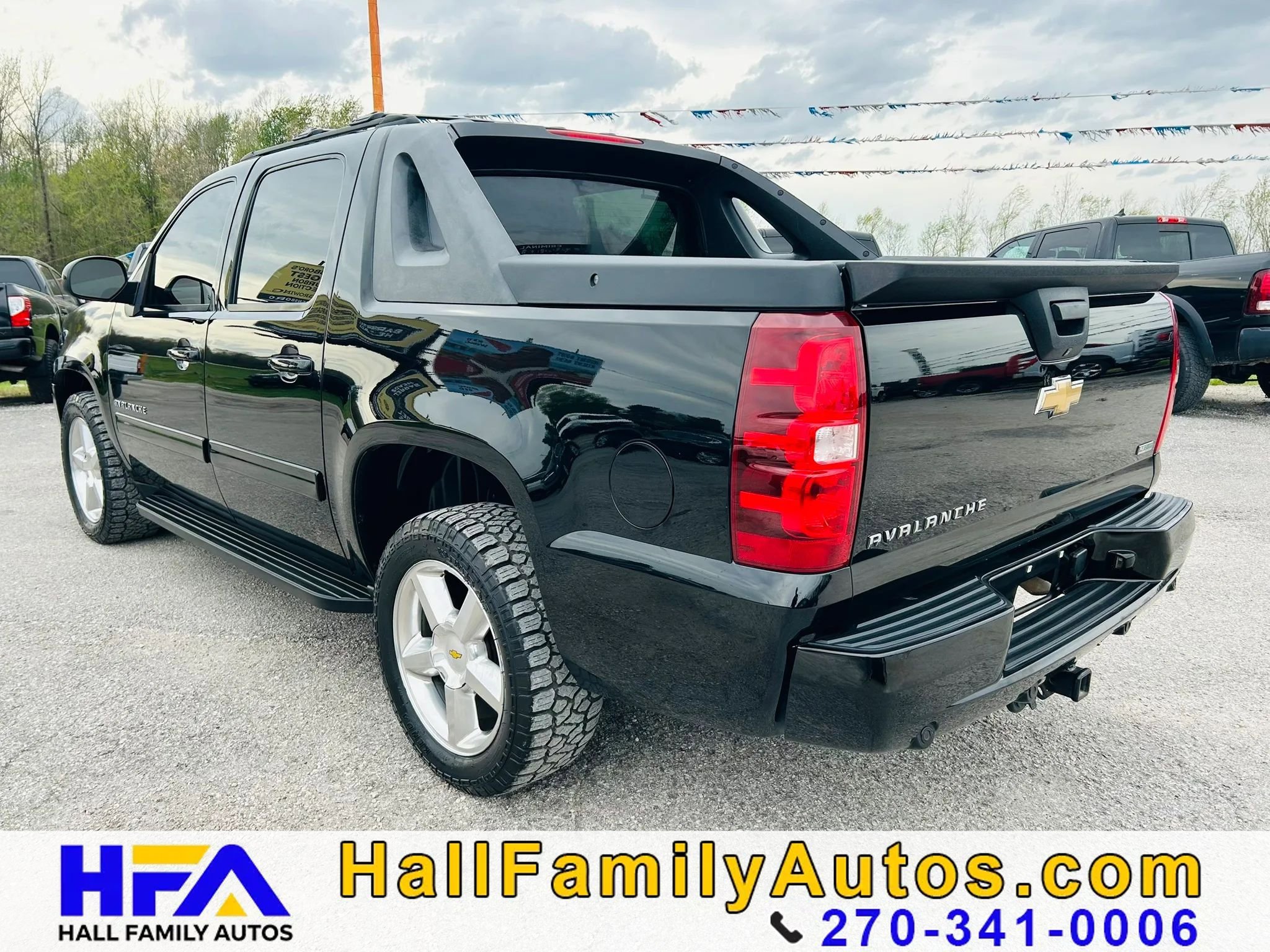 Used 2011 Chevrolet Avalanche LS w/ Convenience Package image 3