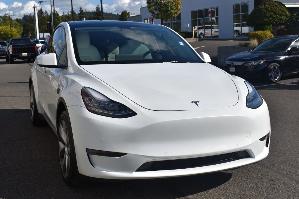 Used 2021 Tesla Model Y 2WD image 3