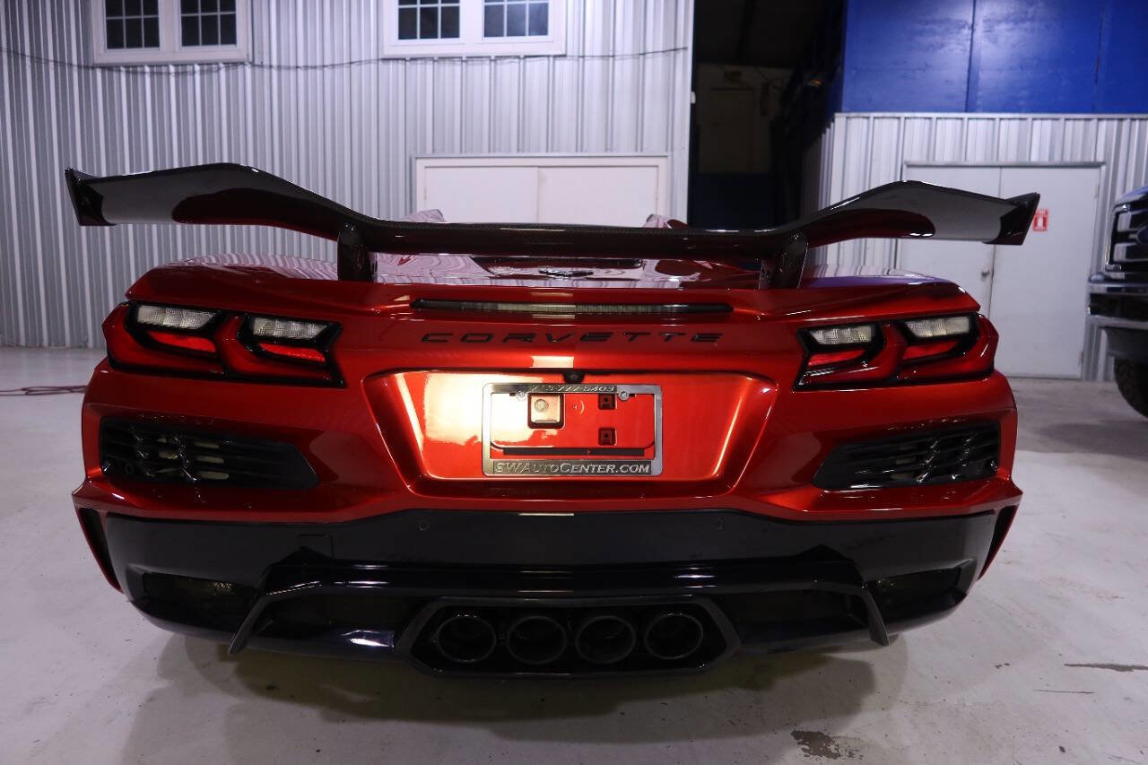 Used 2024 Chevrolet Corvette Z06 w/ Z07 Performance Package image 4