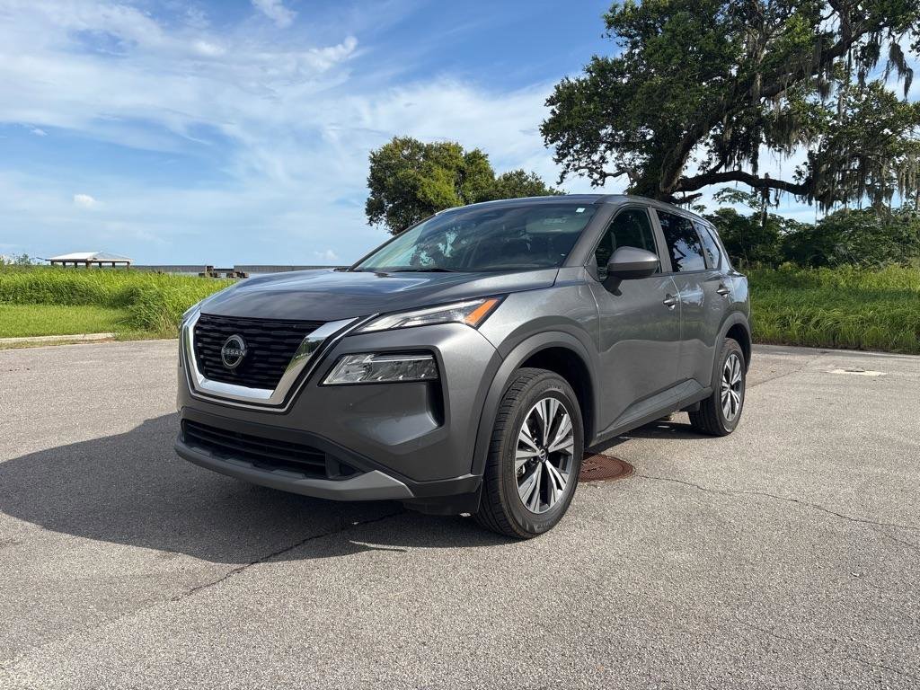 Used 2023 Nissan Rogue SV image 3