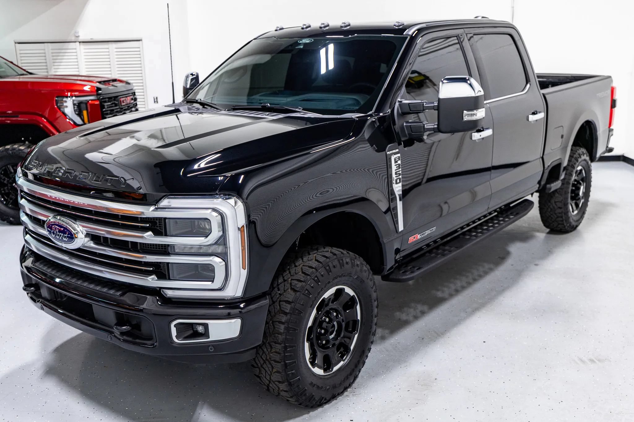 Used 2025 Ford F350 Platinum w/ Platinum Plus Package AWD/4WD image 3