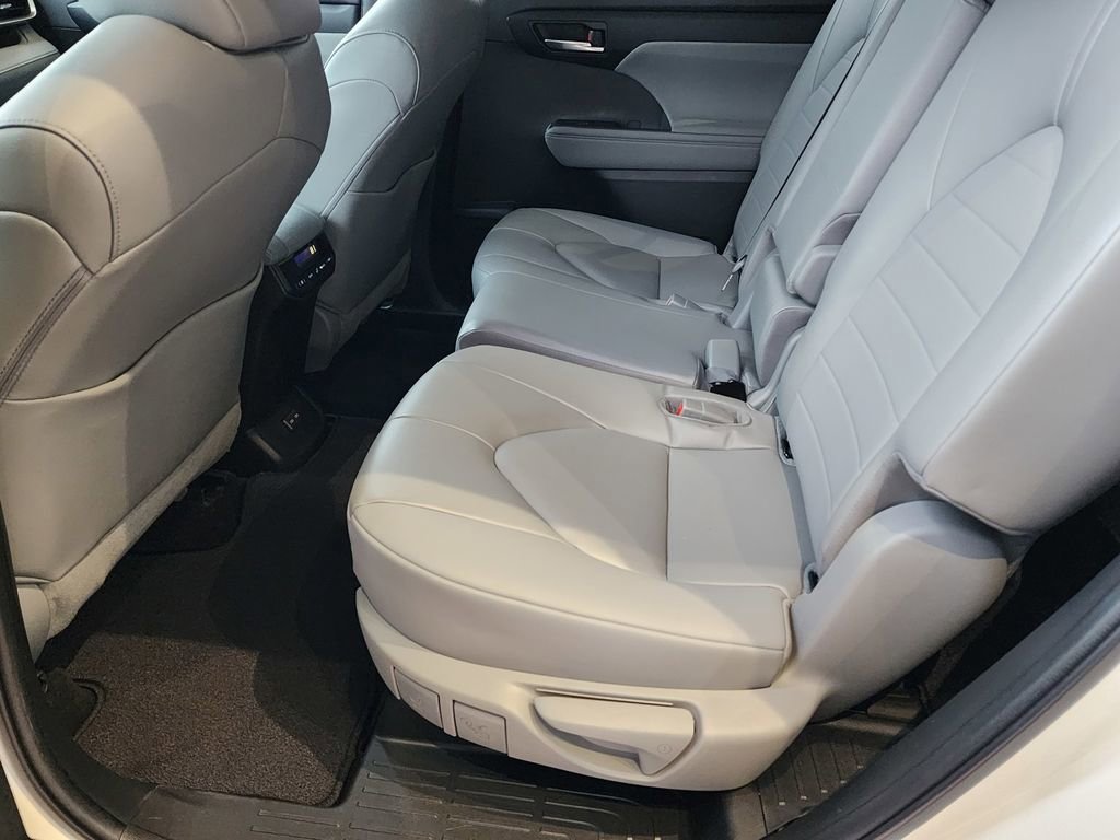 Used 2023 Toyota Highlander XLE FWD image 15