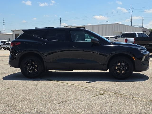 Used 2025 Chevrolet Blazer LT FWD image 6