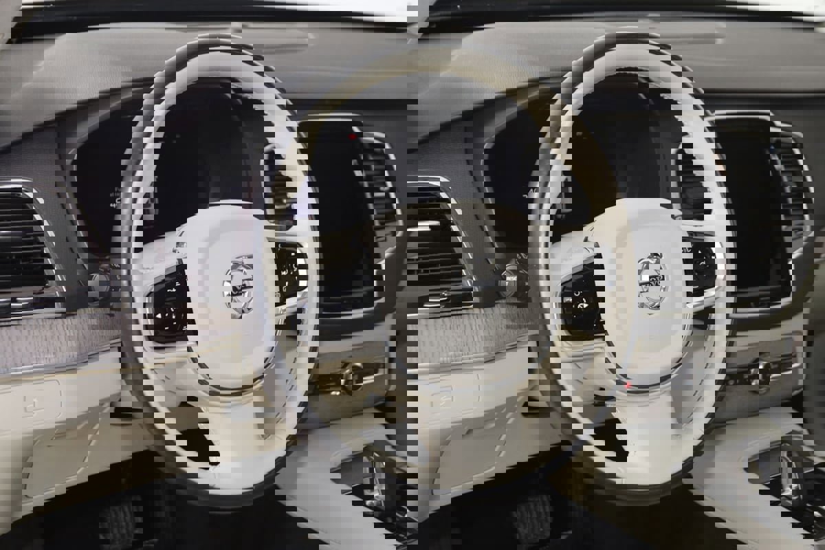 Used 2023 Volvo XC90 B6 Plus w/ Protection Package Premier image 6