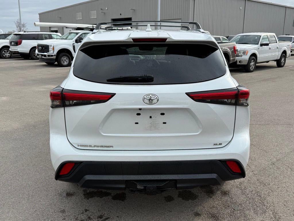 Used 2022 Toyota Highlander XLE image 19