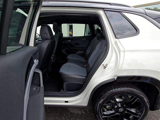 New 2025 Volkswagen Tiguan SE R-Line image 7