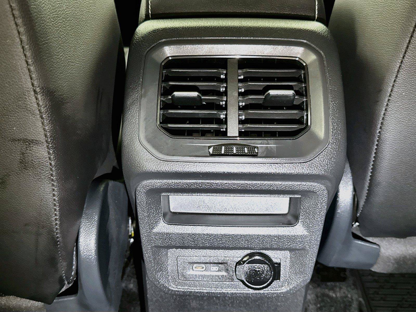 Used 2024 Volkswagen Tiguan SE AWD/4WD image 23