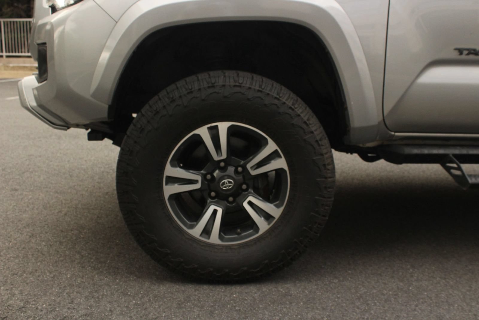 Used 2019 Toyota Tacoma TRD Sport AWD/4WD image 11