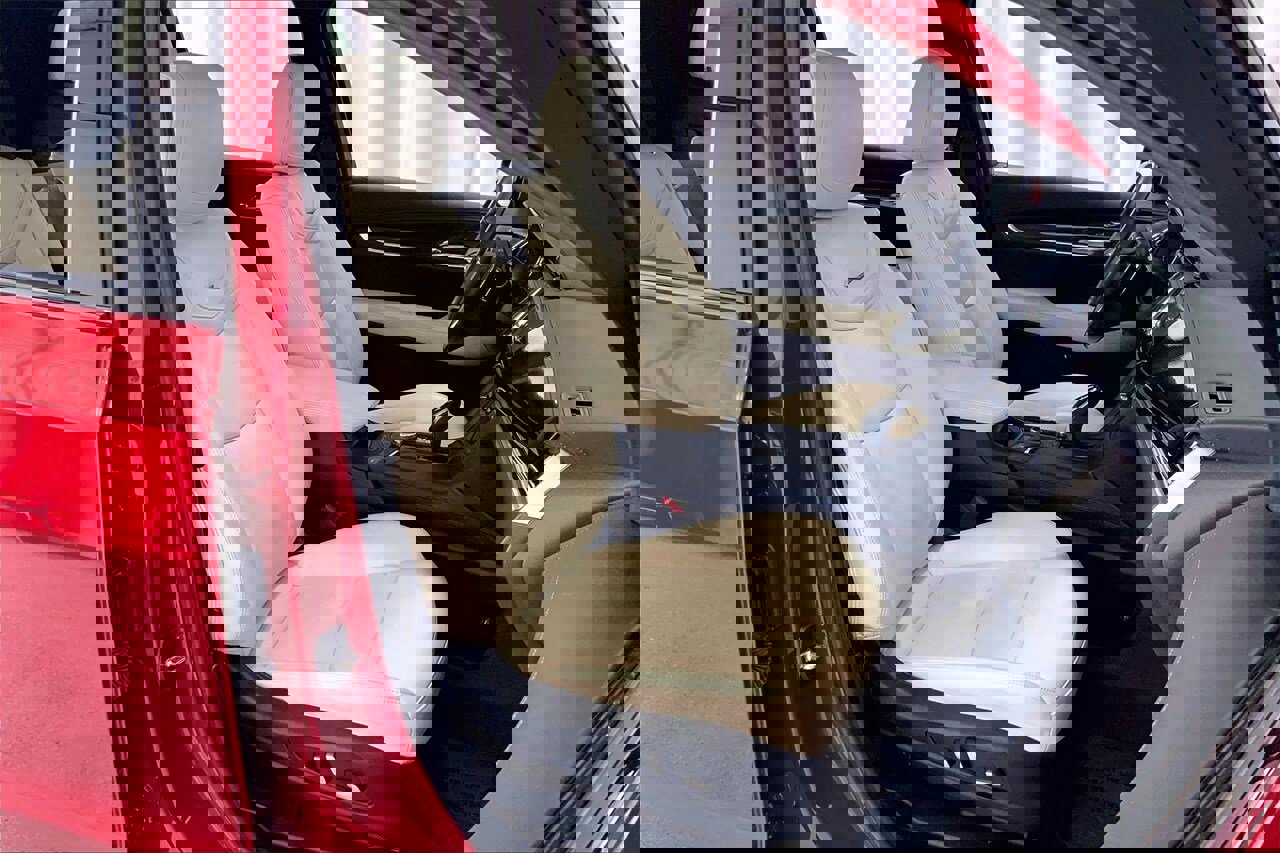 Used 2023 Cadillac XT6 Sport w/ Technology Package image 6