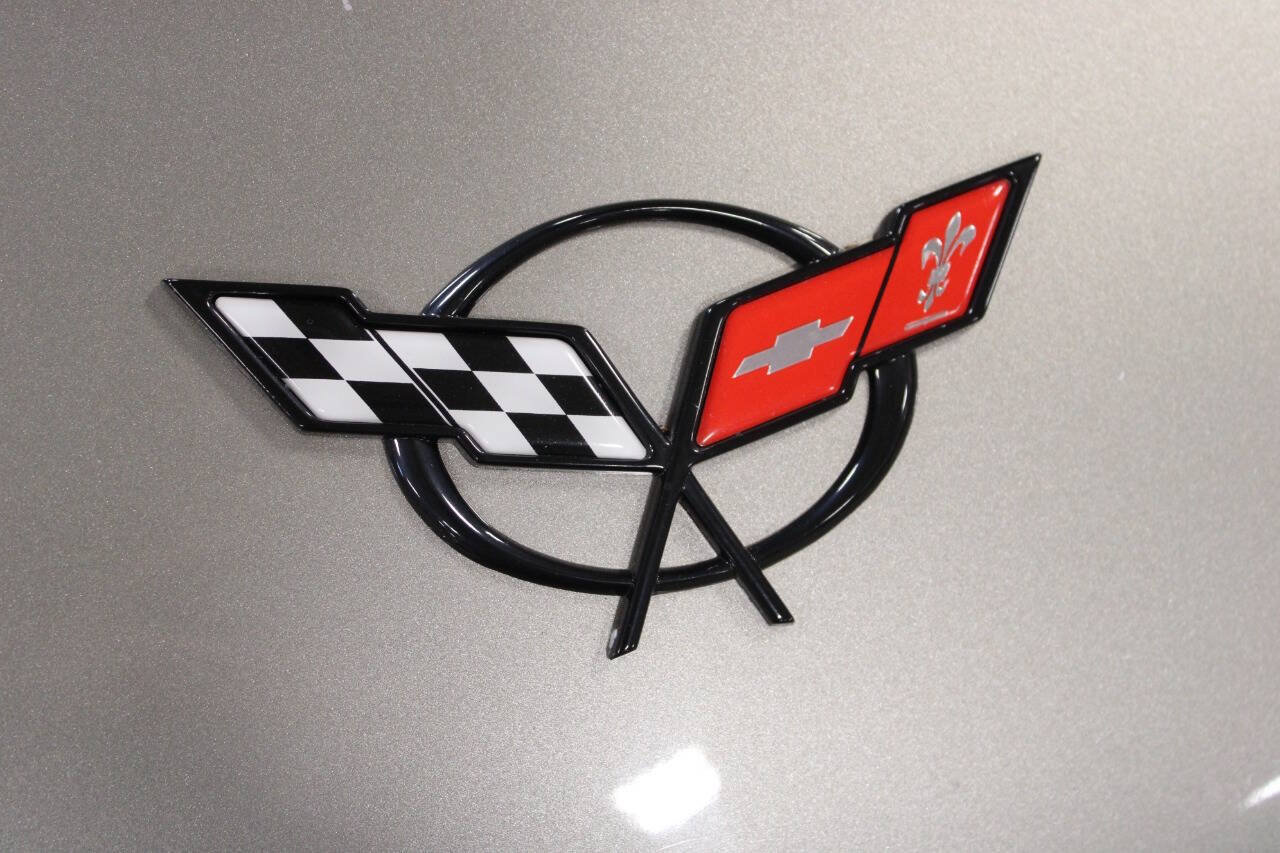 Used 2001 Chevrolet Corvette Coupe w/ Preferred Equipment Group2 RWD image 18