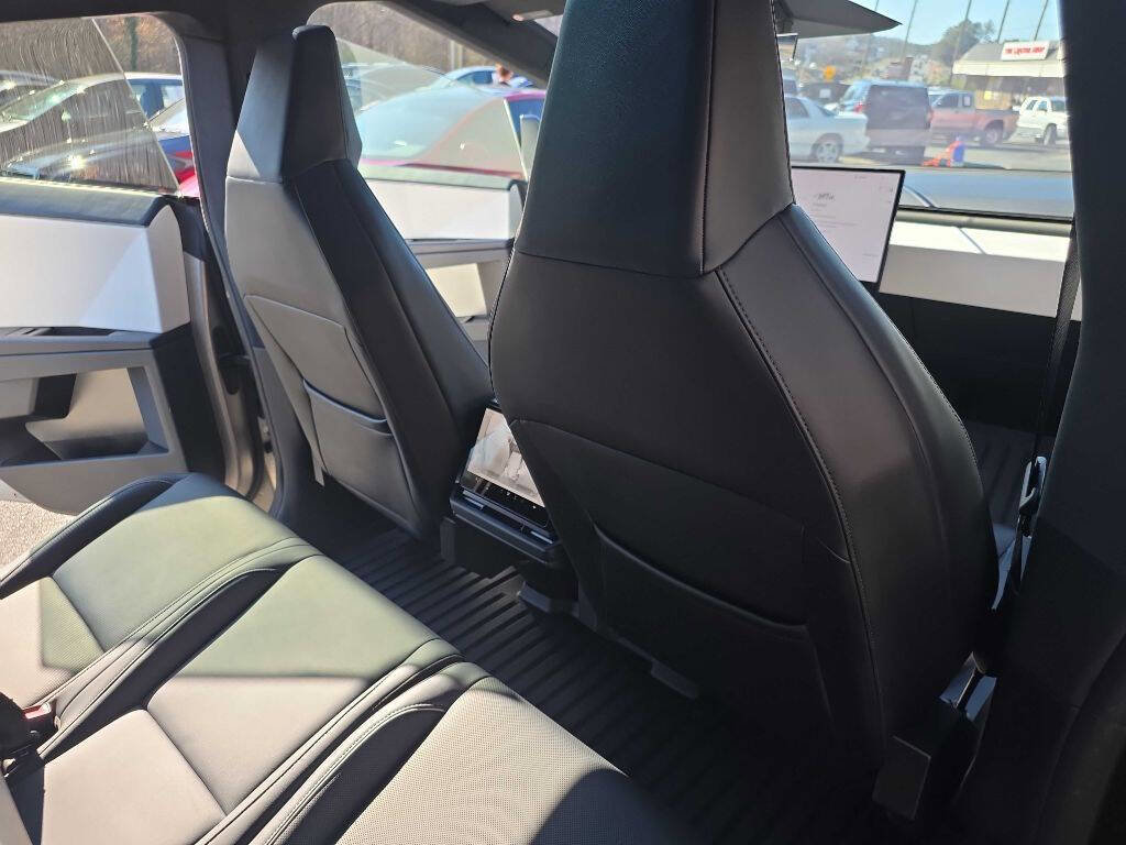 Used 2024 Tesla Cybertruck AWD Crew Cab image 20