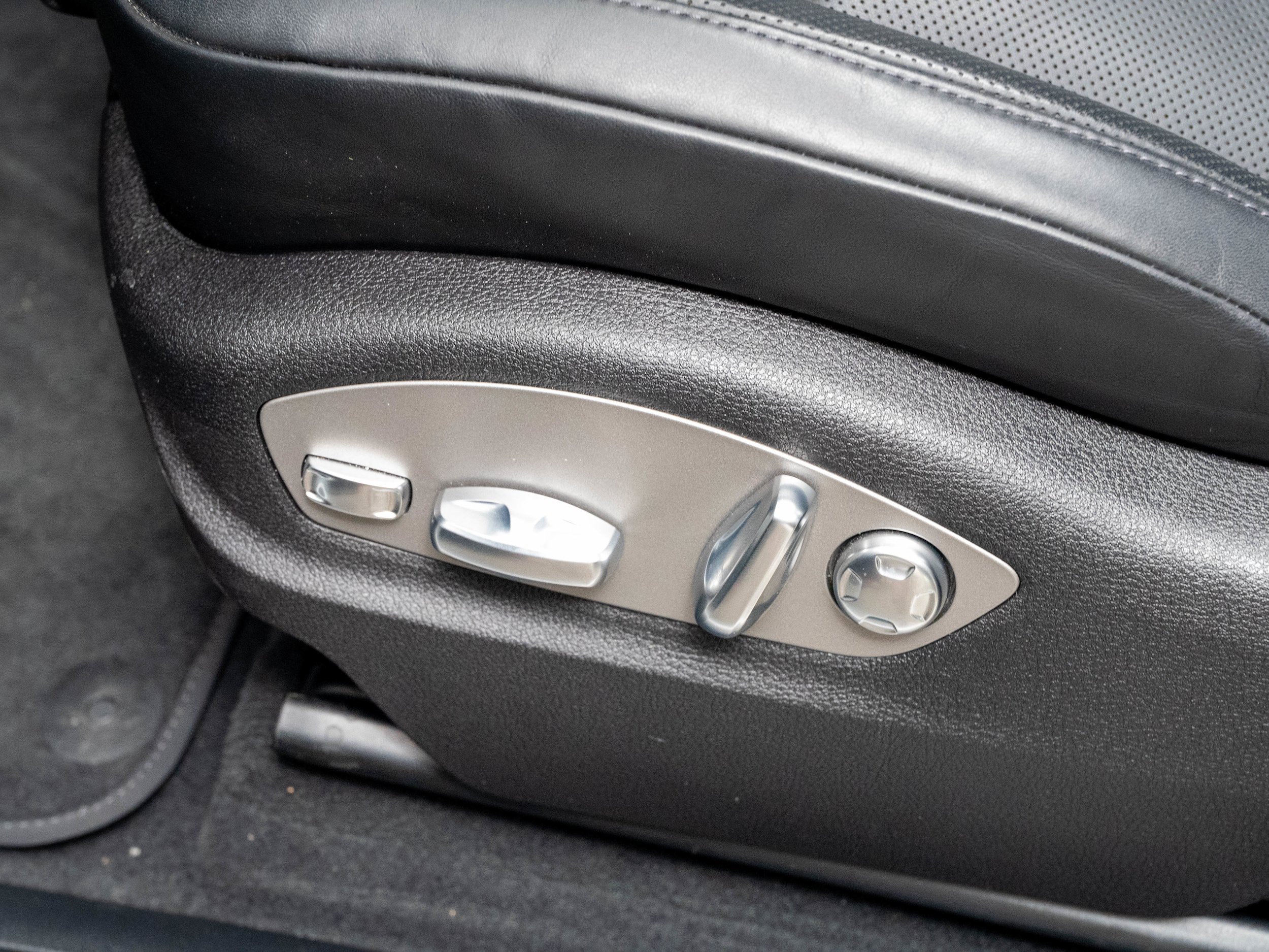 Certified 2026 Porsche Macan AWD/4WD image 24