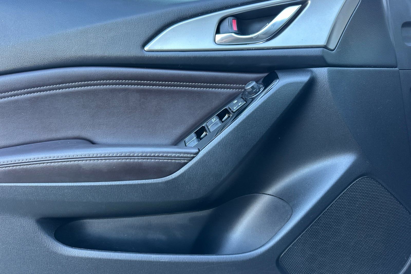 Used 2018 MAZDA MAZDA3 Touring image 12