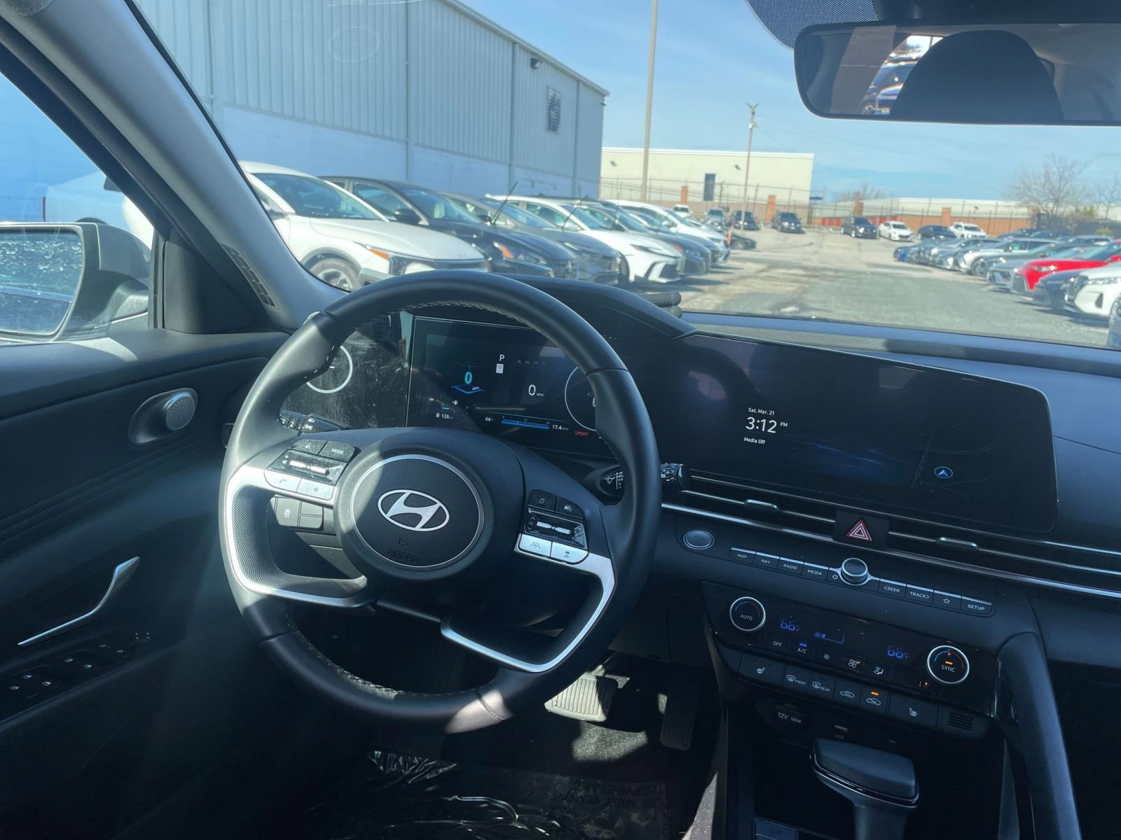 Used 2025 Hyundai Elantra SEL FWD image 35