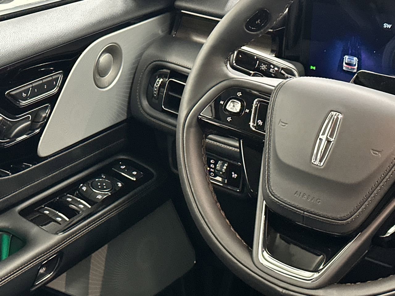 New 2026 Lincoln Aviator Reserve AWD/4WD image 23