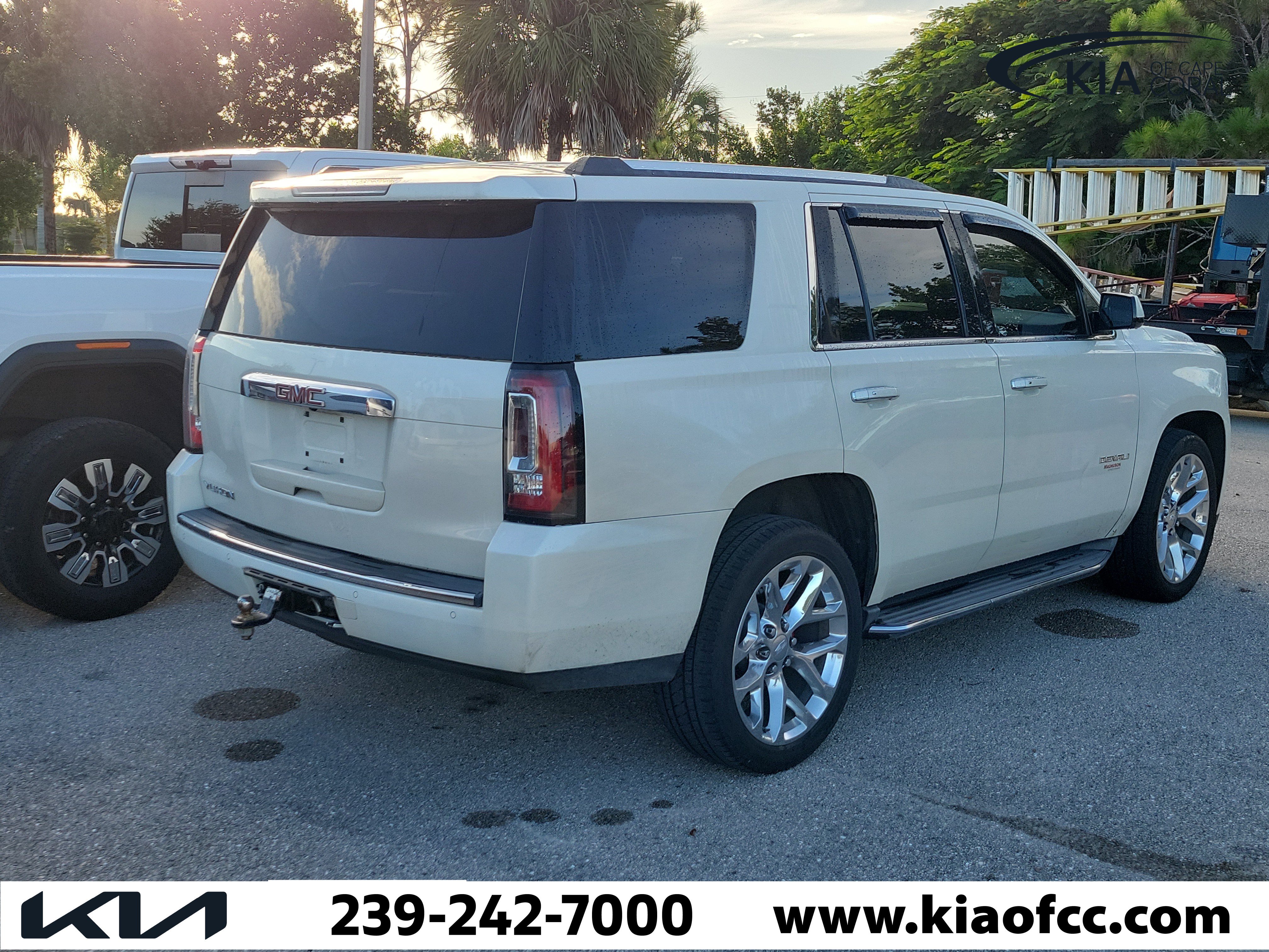 Used 2015 GMC Yukon Denali w/ Touring Package AWD/4WD image 6