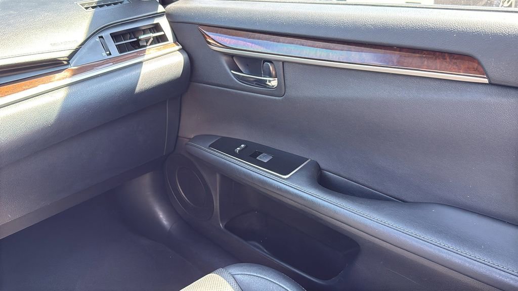 Used 2017 Lexus ES 350 w/ Navigation System Package image 18