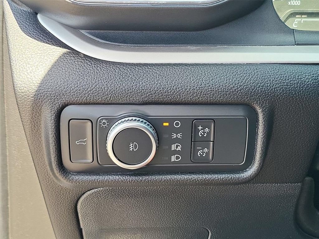 Used 2022 Ford Explorer XLT w/ Equipment Group 202A RWD image 10