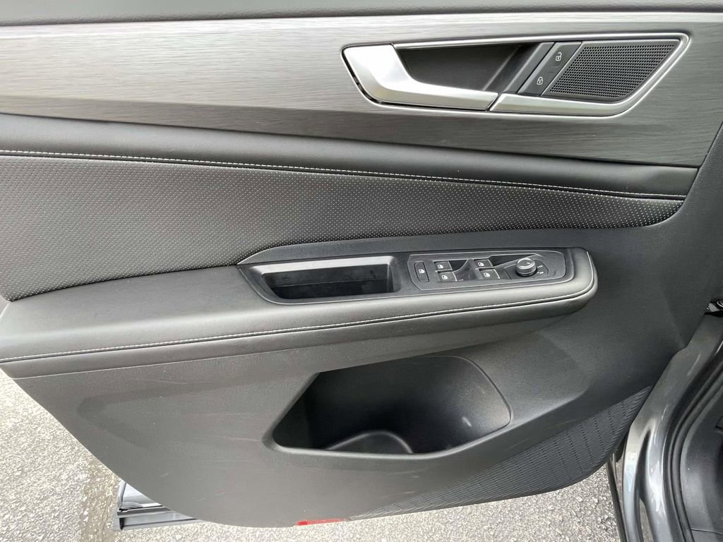 Used 2024 Volkswagen Atlas Cross Sport SE image 15