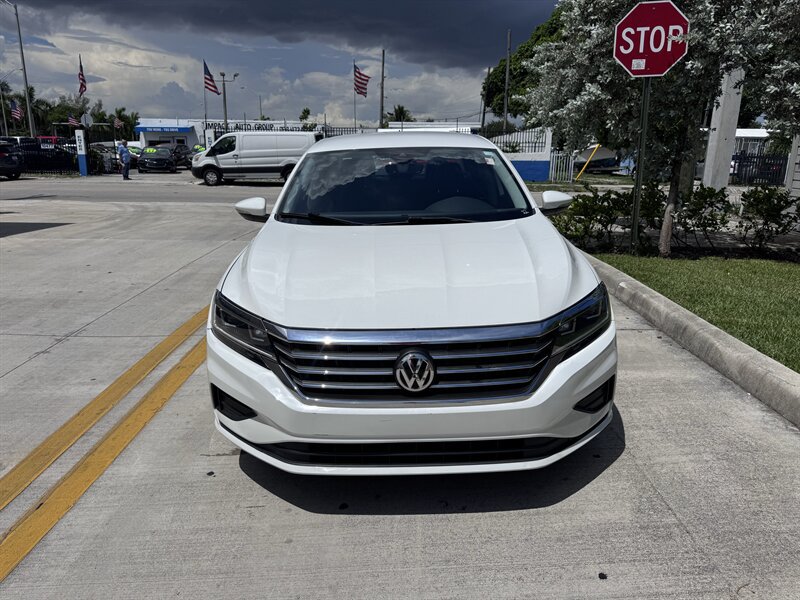 Used 2020 Volkswagen Passat 2.0T SE FWD image 2