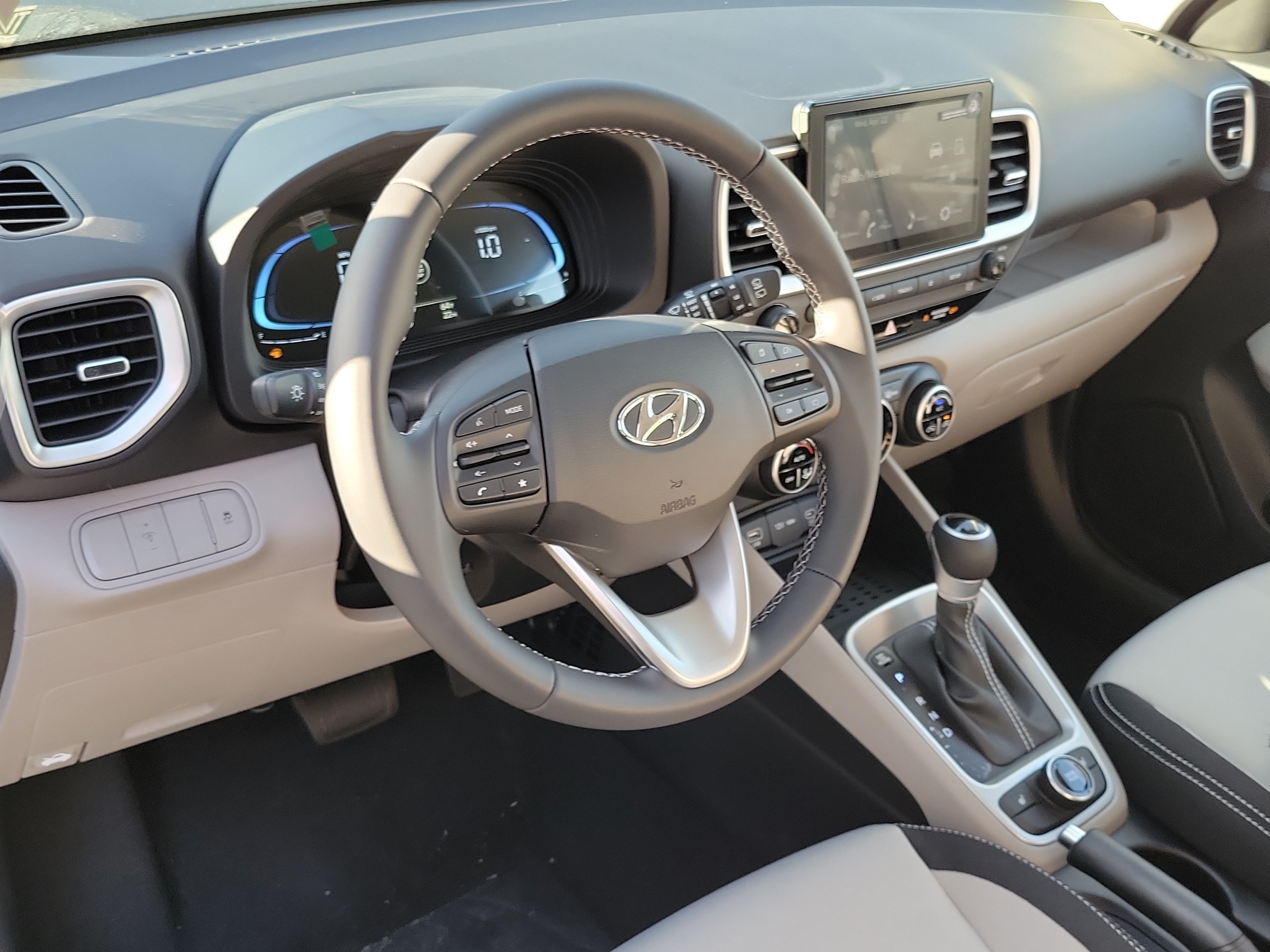 New 2026 Hyundai Venue SEL FWD image 5